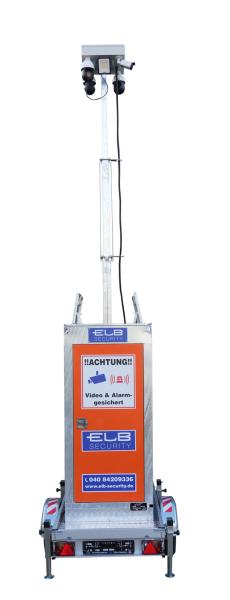 ViSec Kameraturm mit ausfahrbarem Mast und drei Kameras, ausgestattet mit einem 'Achtung! Video & Alarm Gesichert'-Schild. Der Turm ist für mobile Sicherheitslösungen auf Baustellen und Veranstaltungen vorgesehen.
